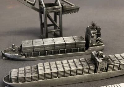 Container-Ships-and-crane